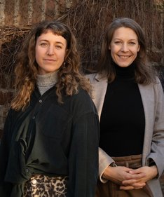 Foto Maike Atanassov (links) und Dr. Verena Rossow